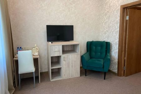 Люкс 2-местный 3-комнатный (без балкона, вид на море)