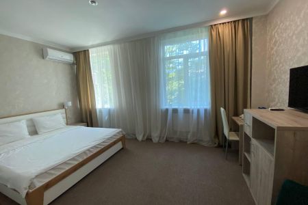 Люкс 2-местный 3-комнатный (без балкона, вид на море)