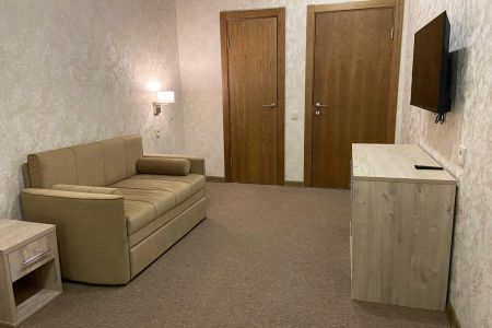 Люкс 2-местный 3-комнатный (без балкона, вид на море)