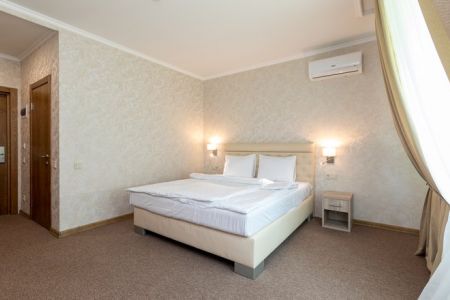 Улучшенный 2-местный 1-комнатный (без дополнительного места, без балкона, вид на парк)